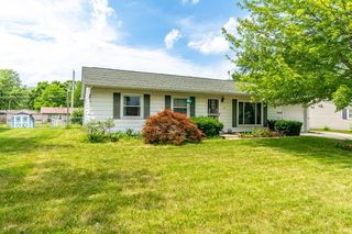 7404 Kingsway Dr, Fort Wayne, IN 46819