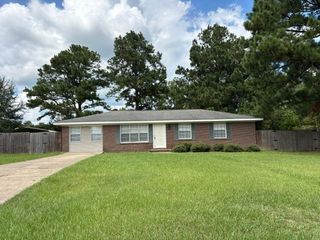 506 Peach Ave, Opp, AL 36467