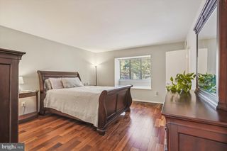 1672 Parkcrest Cir #200, Reston, VA 20190