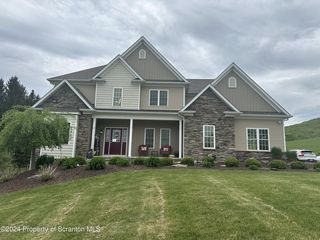 12050 Rose Dr, Ransom, PA 18411
