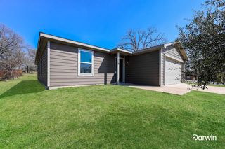 318 Bay Ct, Mabank, TX 75156