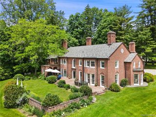 99 Cantitoe St, Katonah, NY 10536