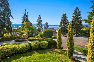 4600 92nd Avenue NE, Yarrow Pt, WA 98004