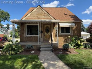 1407 Nowlin St, Dearborn, MI 48124