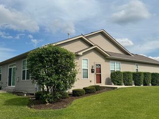 1 Coral Gables Ct, Bolingbrook, IL 60490