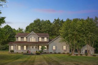 1075 Robin Ln, Willard, OH 44890