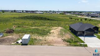 1801 E  Wallin Cir, Sioux Falls, SD 57104