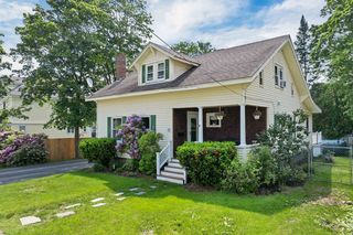 17 Oak Street, Laconia, NH 03246