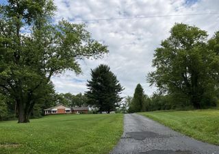 1947 Hallie Ln, Granville, OH 43023