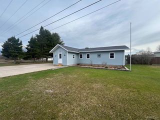 E9574 Prospect St, Munising, MI 49862