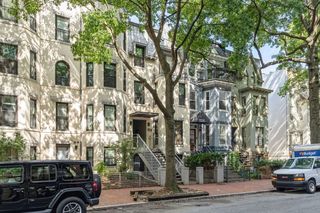 1124 25th St NW #211, Washington, DC 20037