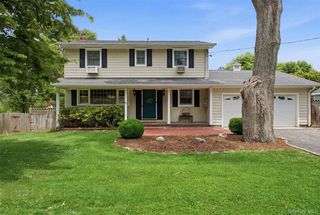 2 Ottawa Avenue, Centerport, NY 11721