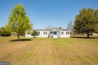 2734 Woodridge Rd, Waycross, GA 31503