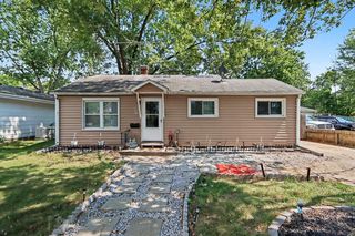 806 S  Lincoln Ave, Three Rivers, MI 49093