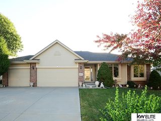 8533 S  100th St, La Vista, NE 68128