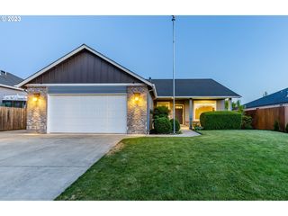 831 S, Springfield, OR 97477