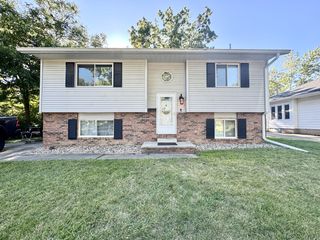 1015 Maple St, Bloomington, IL 61701