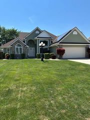 579 Oxford Dr, Wabash, IN 46992