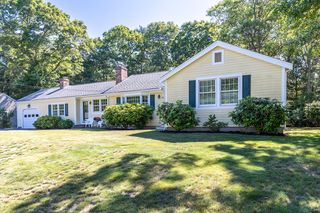 88 E Osterville Rd, Osterville, MA 02655