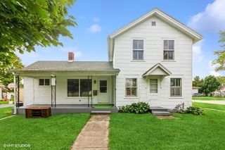 401 E  Park St, Harvard, IL 60033