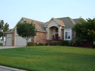 1656 Crest Ct, Andover, KS 67002