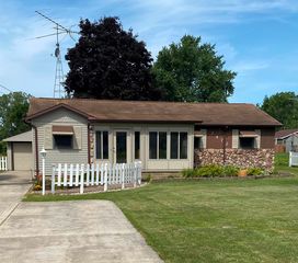 3472 Dallas St, Burton, MI 48519