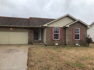 2626 Del Ray Dr, Clarksville, TN 37040
