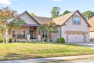 3176 Porter Hills Dr, Clarksville, TN 37043