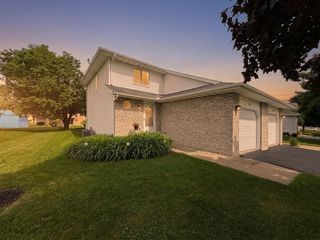 512 Old Indian Trail, Deforest, WI 53532