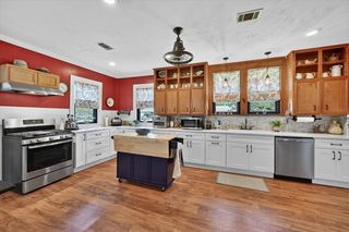 801 S  Hall St, Ennis, TX 75119