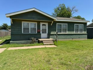 2012 W  19th St, Plainview, TX 79072