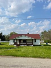 407 E  Bates St, Hebron, IN 46341