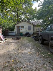 1028 E  Garfield Ave, Decatur, IL 62526