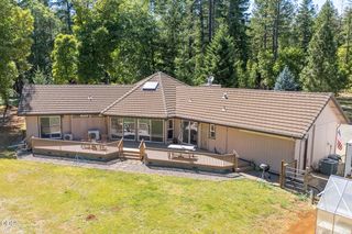 1133 Idlewild Dr, Cave Junction, OR 97523