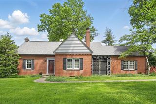 7 Wild Rose Dr, Saint Louis, MO 63124