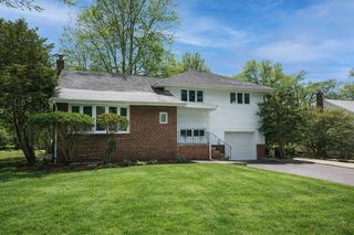 10 Center St, Cresskill, NJ 07626