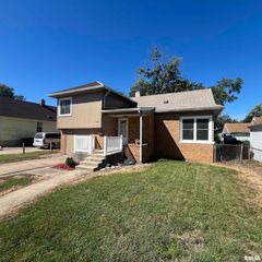 1403 S  9th St, Pekin, IL 61554