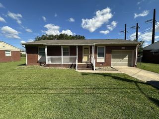 1618 Lexington Dr, Elizabeth City, NC 27909