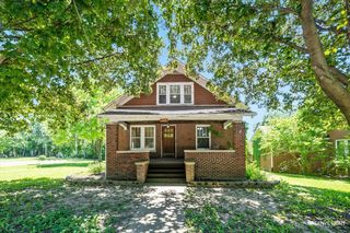 525 Gates Ave, Aurora, IL 60505
