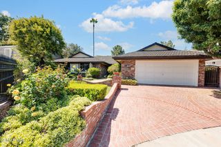 5453 Lockhurst Dr, Woodland Hills, CA 91367