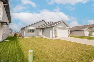 303 6th St E, Horace, ND 58047
