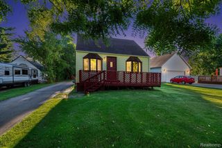 5089 Auker Dr, Flint, MI 48507
