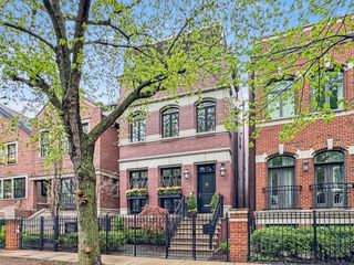 3315 N  Lakewood Ave, Chicago, IL 60657