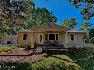 900 E  1st St, Crossville, TN 38555