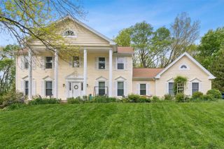 1415 Carriage Crossing Ln, Chesterfield, MO 63005