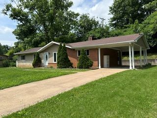 15 Sona Ln, Saint Louis, MO 63141