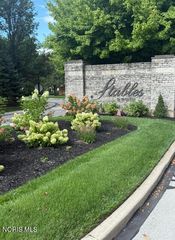 3 Stableside Rd S, Toledo, OH 43615