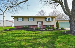 31 Wedgewood Dr, West Seneca, NY 14224