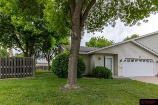 10 E  Ottawa St, Le Center, MN 56057