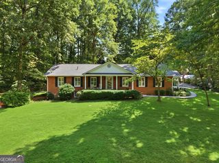 2306 E  Cherokee Dr, Woodstock, GA 30188